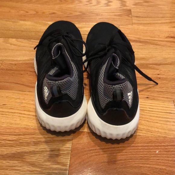 Adidas tennis shoes - Picture 3 of 3